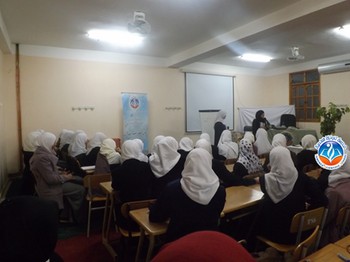 زيارة المؤلفة والمترجمة الموهوبة دنيا زاد برينيس إلى مدرسة تاونزة العلمية