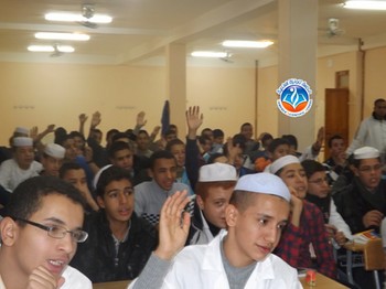 زيارة المؤلفة والمترجمة الموهوبة دنيا زاد برينيس إلى مدرسة تاونزة العلمية