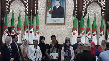 تكريم الطالب " امناسن الحاج يوسف " من طرف معالي وزيرة التربية الوطنية والأمينة العامة لمشروع تحدي القراءة العربي