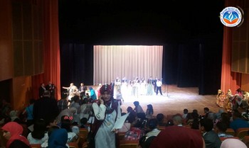 تكريم الطالب " أيمن عباس " من طرف معالي وزيرة التربية الوطنية والأمينة العامة لمشروع تحدي القراءة العربي