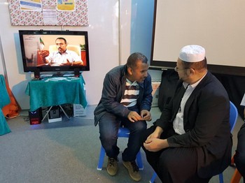 إقبال متميز على جناح تاونزة العلمية في أول أيام الصالون الدولي للكتاب 2017