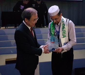 تتويج فريق مدرسة تاونزة في فعاليات حفل ختام الملتقى بكوريا.